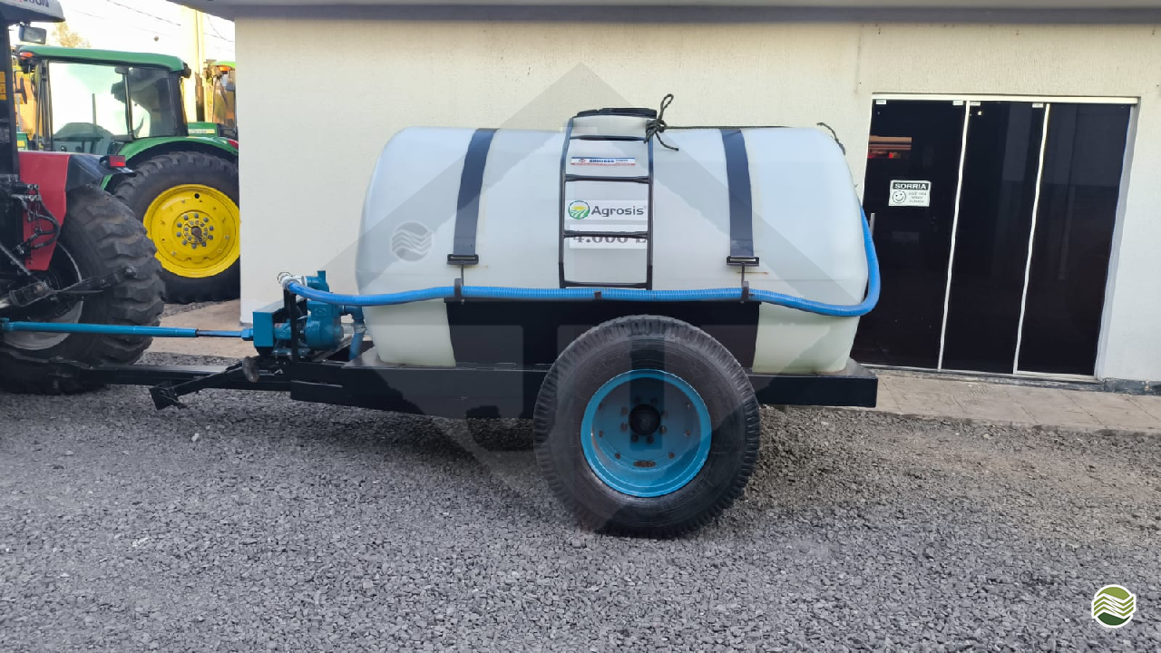 IMPLEMENTOS AGRICOLAS CARRETA TANQUE TANQUE 4000 LITROS Jorginho Tratores PARANAVAI PARANÁ PR